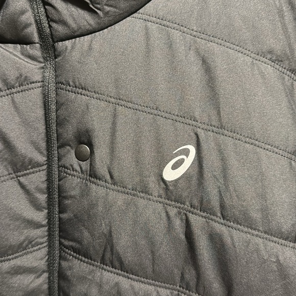 ASICS Winter Run Black Jacket - Picture 8 of 13